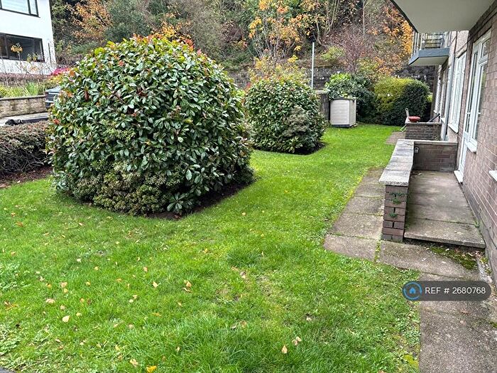 2 Bedroom Flat To Rent In Dovehouse Close, Whitefield, Manchester, M45