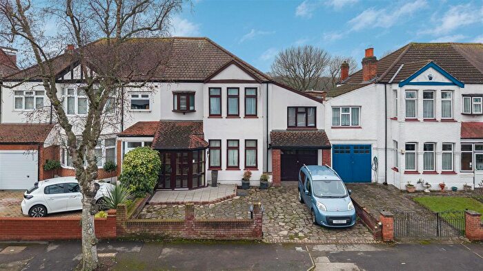 5 Bedroom Property For Sale In Cheyne Avenue, London, E18