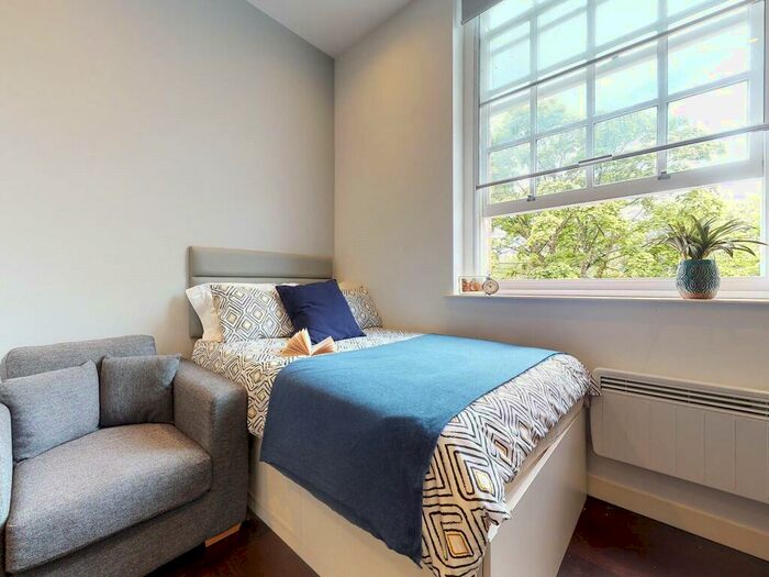 Apartment To Rent In Park Square South, Leeds, #, LS1