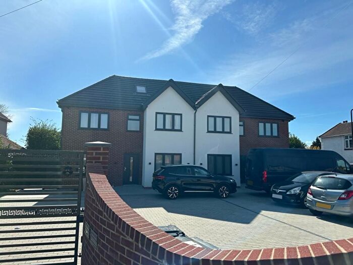 7 Bedroom Semi-Detached House To Rent In Slough, Berkshire, SL3