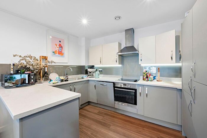 2 Bedroom Flat To Rent In Westwood House, SW12