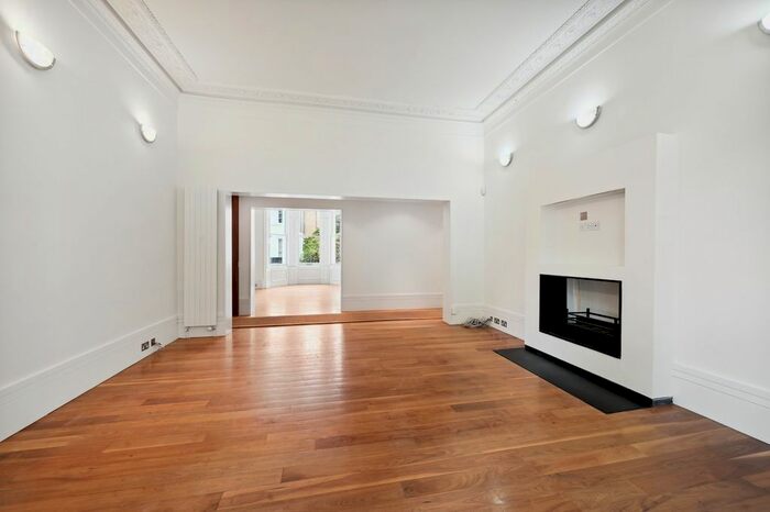 4 Bedroom Flat To Rent In Gledhow Gardens, London, SW5
