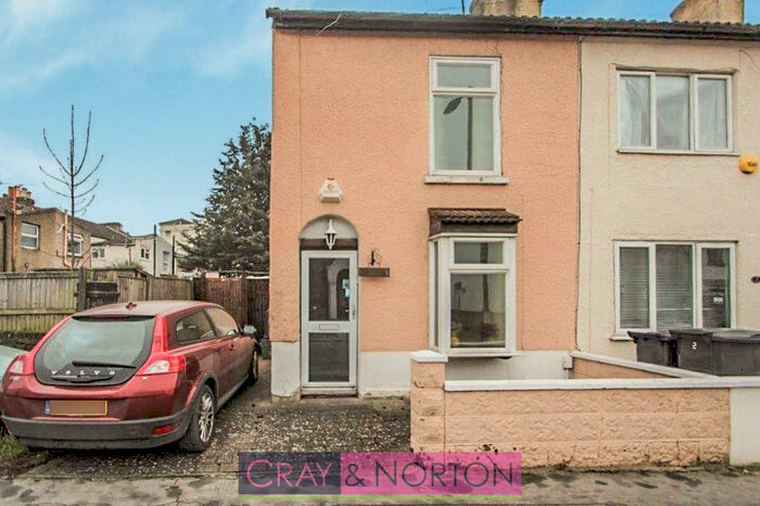 2 Bedroom End Of Terrace House To Rent In Queen Street, Croydon, CR0