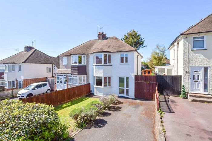 3 Bedroom Semi Detached House For Sale In Chamberlain Avenue, Maidstone, Kent, ME16