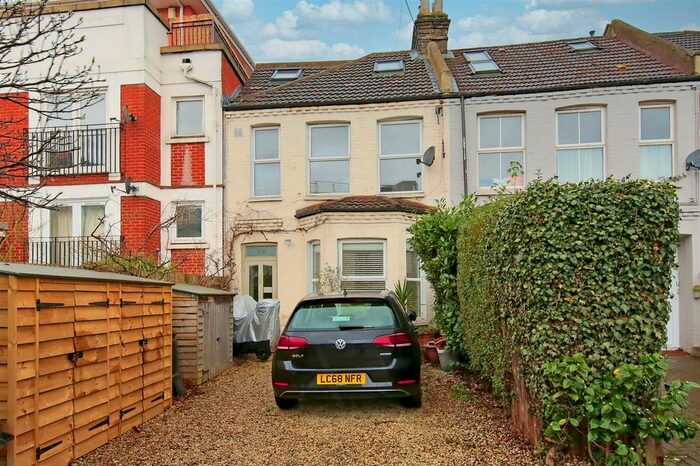 4 Bedroom Flat To Rent In Merton Road, London, SW18
