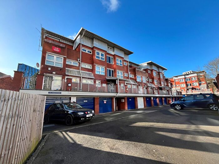 2 Bedroom Flat To Rent In Shepherds Gardens, Birmingham, B15