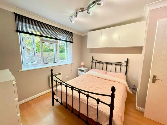 1 Bedroom Flat To Rent In Oakwood Road, Bricket Wood, St. Albans, AL2