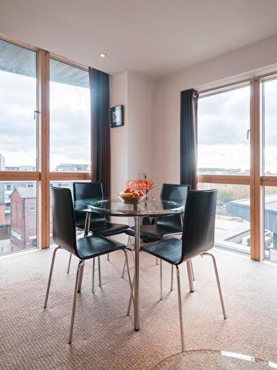 1 Bedroom Flat To Rent In Canal Wharf, Waterfront Walk, Waterfront Walk, B1