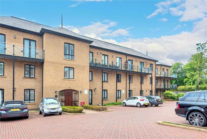 2 Bedroom Flat To Rent In Davis House, Huguenot Drive, Palmers Green, London, N13