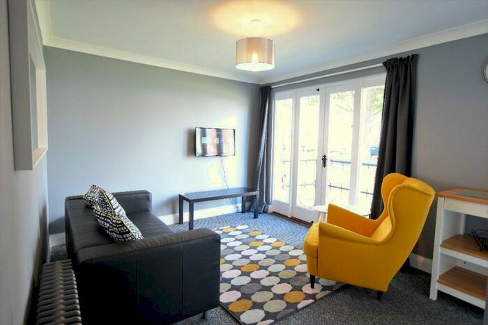 2 Bedroom Apartment To Rent In Bedroom Apartment - City Centre, CT1