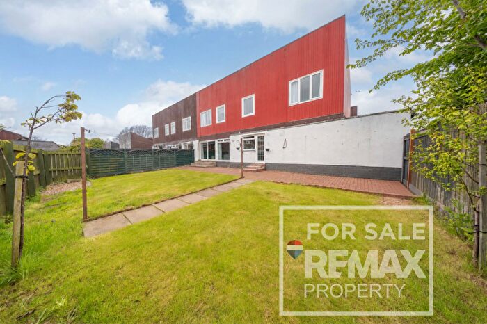 4 Bedroom Semi-Detached House For Sale In Carlyle Court, Craigshill, Livingston, EH54