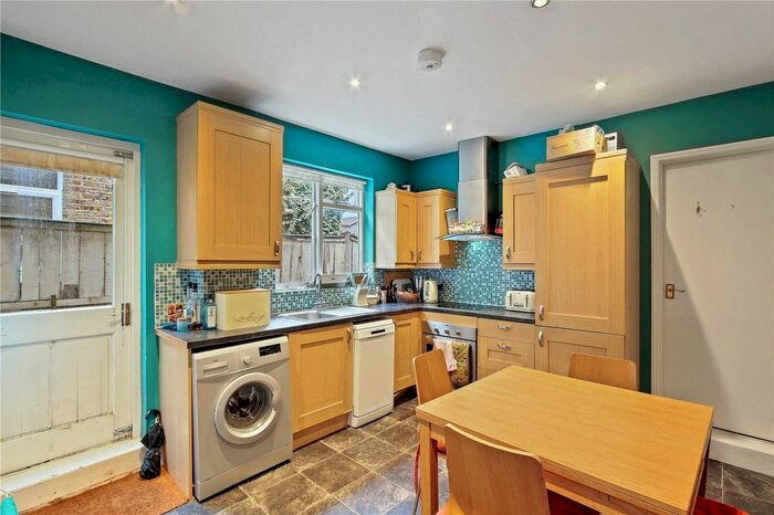 2 Bedroom Flat To Rent In Rookstone Road, London, SW17