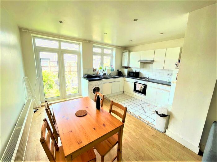 4 Bedroom Terraced House To Rent In Ascort Road, Tooting, London, SW17