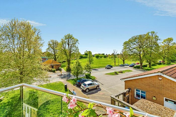 2 Bedroom Flat For Sale In Chaldon Road, Caterham, Surrey, CR3