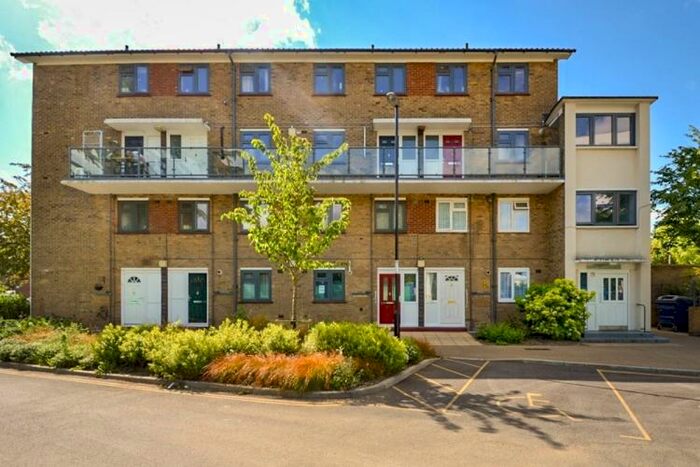 2 Bedroom Flat To Rent In Eltham Road Lee, SE12