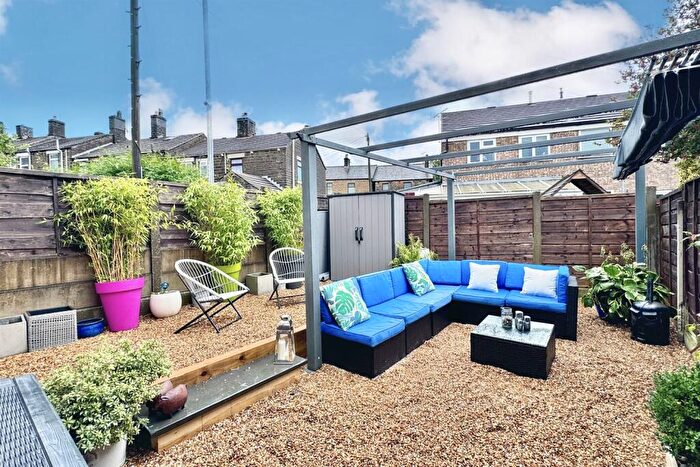 2 Bedroom End Of Terrace House For Sale In Brosscroft Village, Hadfield, Glossop, SK13