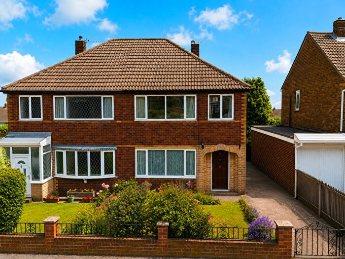 3 Bedroom Semi-Detached House For Sale In Rochester Row, Doncaster, DN5
