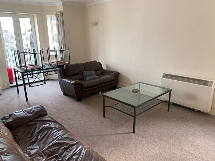 2 Bedroom Flat To Rent In Silver Crescent, London, W4