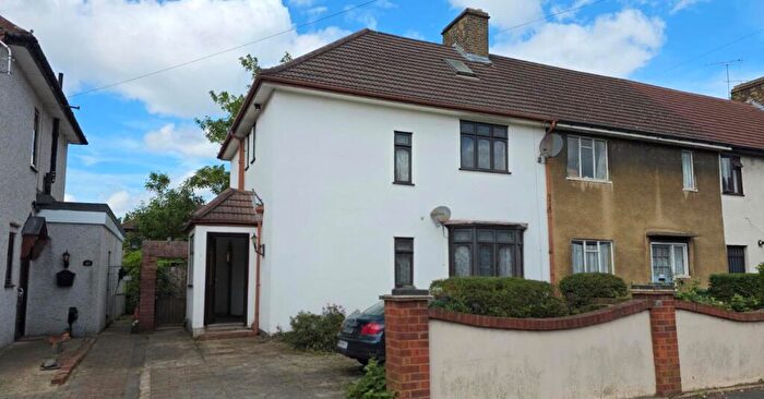 4 Bedroom End Of Terrace House For Sale In Campden Crescent, Dagenham, Essex, RM8