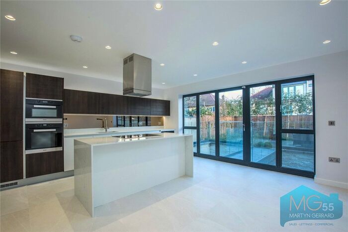 5 Bedroom Detached House To Rent In Yewtree Close, London, N22