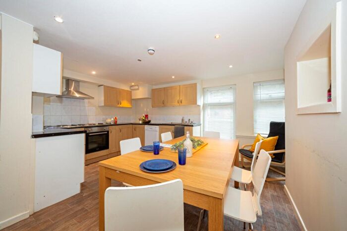 7 Bedroom Terraced House To Rent In Headingley Mount, Headingley, Leeds, LS6