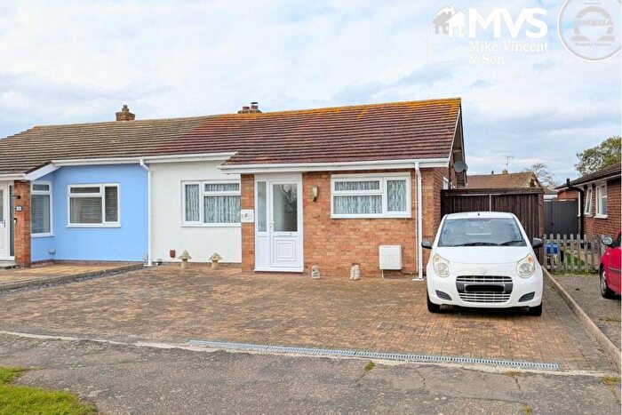 3 Bedroom Bungalow For Sale In Woodlands Close, Great Clacton, CO15