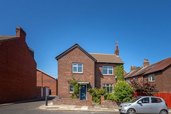 3 Bedroom Detached House For Sale In Matfen Place, Fenham, Newcastle Upon Tyne, NE4
