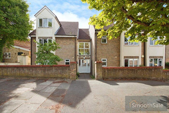 2 Bedroom Flat For Sale In Flat, Hillside Avenue, London, N11