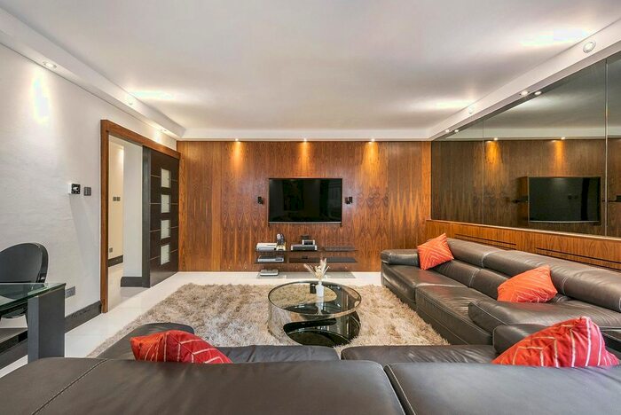 3 Bedroom Flat To Rent In Macready House, W1H