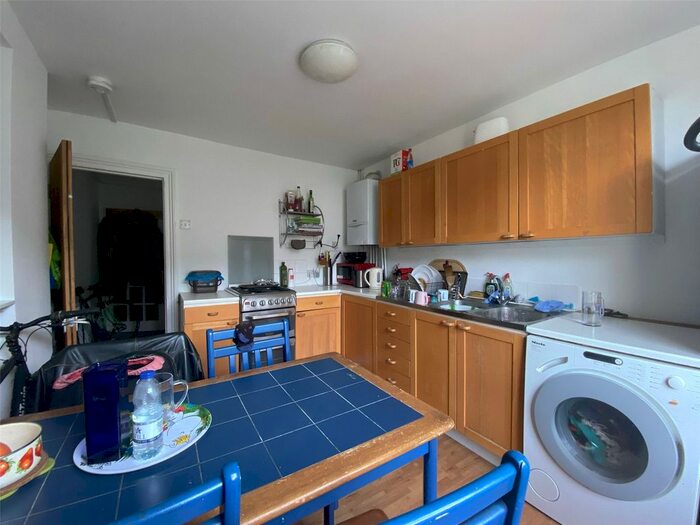 2 Bedroom Flat To Rent In Burgoyne Road, Finsbury Park, London, N4