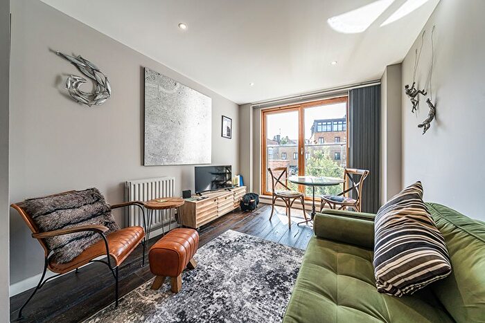 1 Bedroom Flat To Rent In Wingate Square, London, SW4