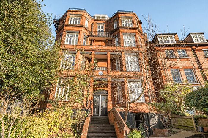 2 Bedroom Flat For Sale In Netherhall Gardens, Hampstead, NW3