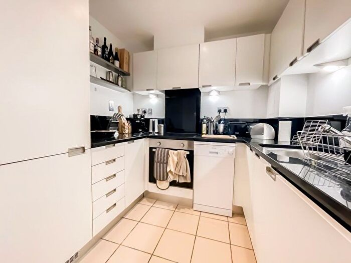 1 Bedroom Flat To Rent In Brewhouse Lane, Castle Court, SW15