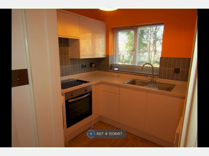 Studio To Rent In Whinbush Road, Hitchin, SG5