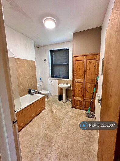 2 Bedroom Flat To Rent In Clyffard Crescent, Newport, NP20
