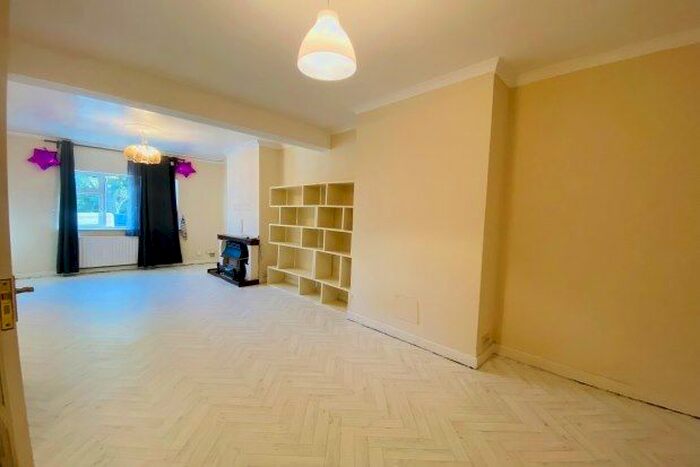 3 Bedroom Property To Rent In Warwick Road, Enfield, EN3