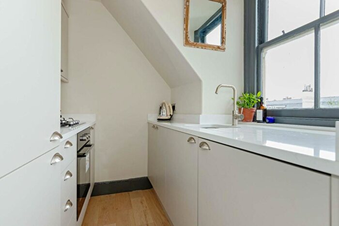 1 Bedroom Apartment For Sale In Holland Road, Hove, BN3