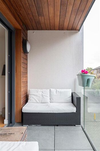 1 Bedroom Flat For Sale In Dalston Lane, London, E8