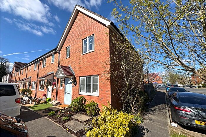 3 Bedroom End Of Terrace House For Sale In Northolt Close, Farnborough, Hampshire, GU14