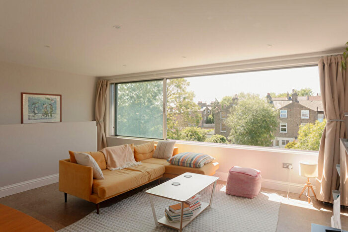 2 Bedroom Flat For Sale In Second Floor Flat, Endwell Road, Brockley, London, SE4