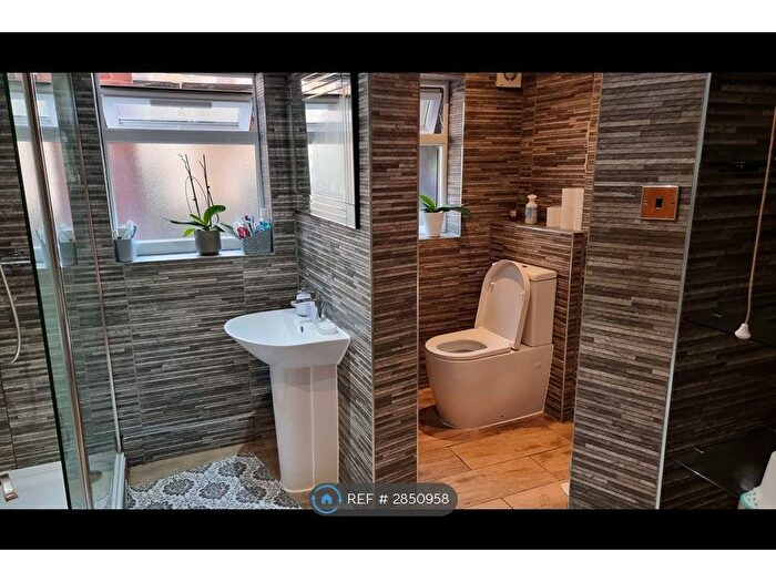 2 Bedroom Flat To Rent In Hainault Road, London, E11