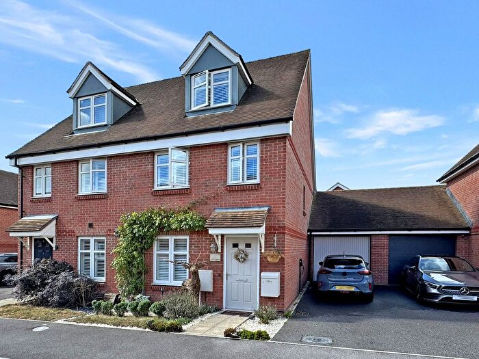 3 Bedroom Semi-detached House For Sale In Lupin Spinney, Worthing, BN13