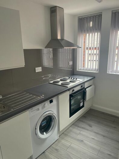 1 Bedroom Flat To Rent In Yorkshire Street, Oldham, OL1