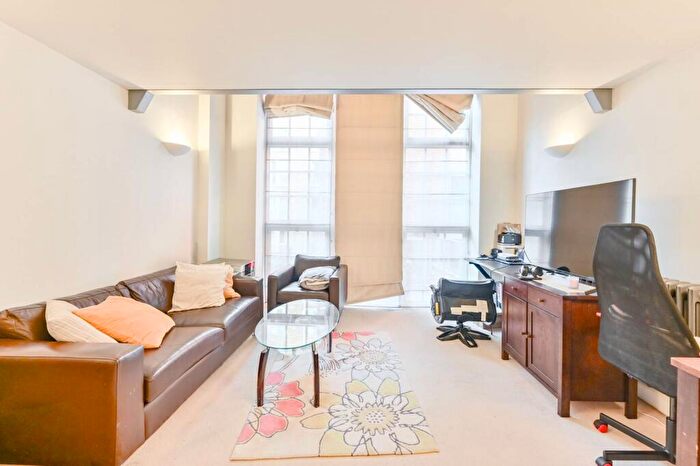 1 Bedroom Flat For Sale In Kingsway Square, Battersea, London, SW11