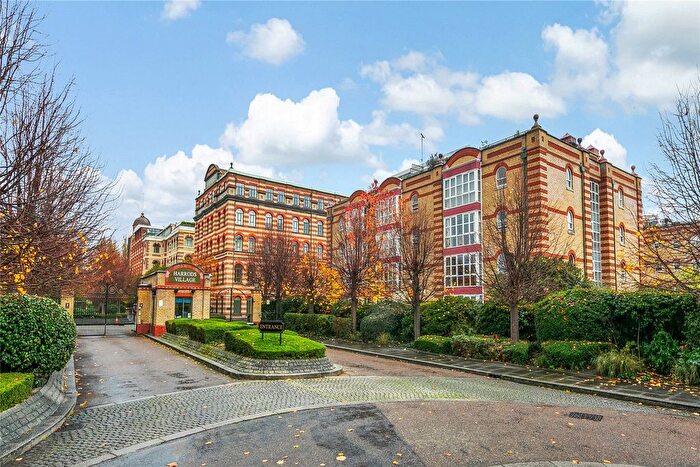 2 Bedroom Flat To Rent In Oriel Drive, London, SW13