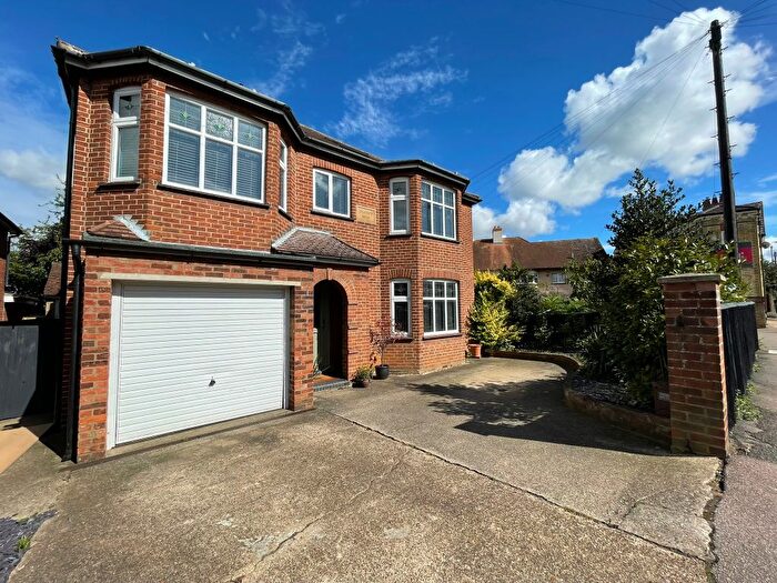 6 Bedroom Detached House For Sale In The Baulk, Biggleswade, SG18