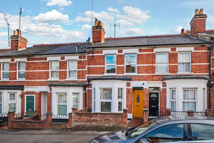 2 Bedroom Terraced House For Sale In West Reading, Berkshire, RG30