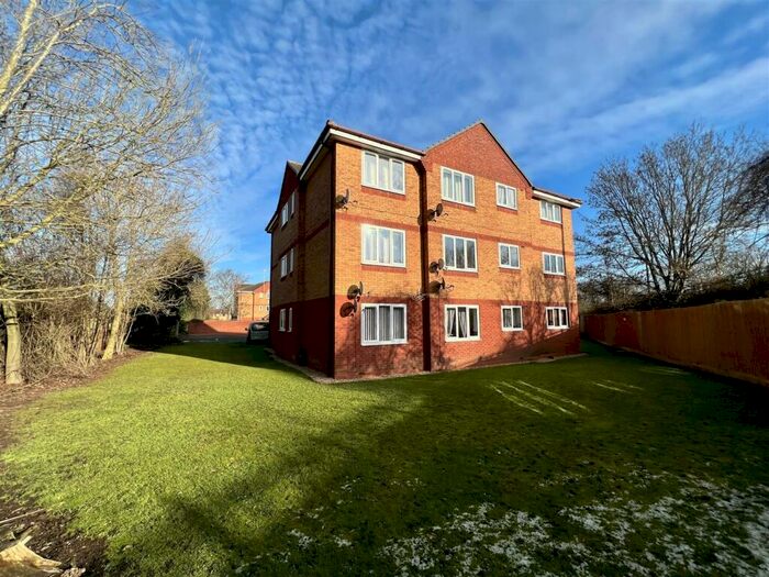 1 Bedroom Flat For Sale In Chatsworth House, Fontwell Road, Branston, DE14