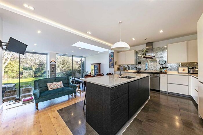 5 Bedroom Property To Rent In Kingston Lane, Teddington, TW11