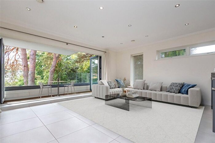 3 Bedroom Apartment To Rent In Canford Cliffs Road, Poole, BH13